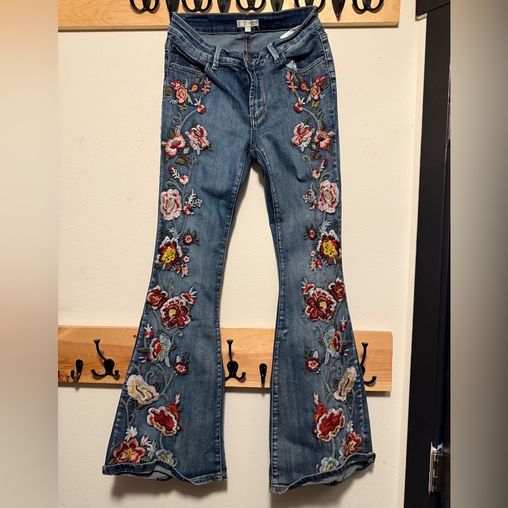 Home Folk- Flower Embroidered Jeans